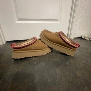 UGG Tazz Chestnut Slippers with Red Stitching